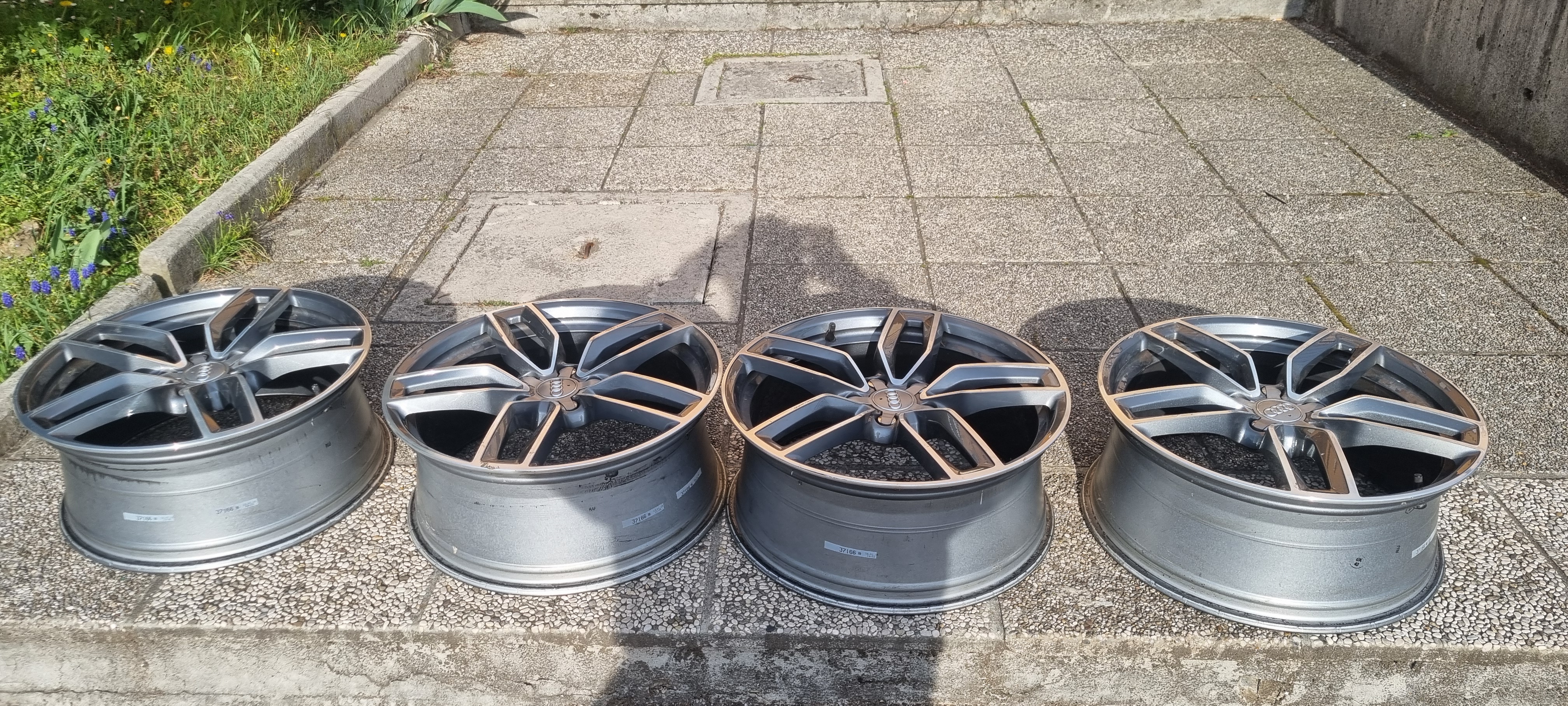 AUDI Platišča 19'' luknje 5x112, količina: 4 E8Jx19 ET 49